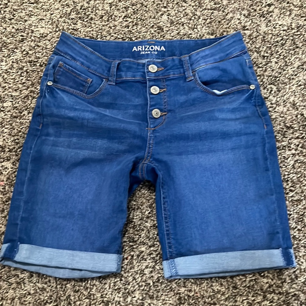 Size 16 Teen Arizona Jean Co Shorts 
PLEASE SEE ALL PHOTOS NO RETURNS/EXCHANGES